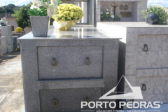 Revestimento-de-túmulo-em-granito-Cinza-Nobre-3